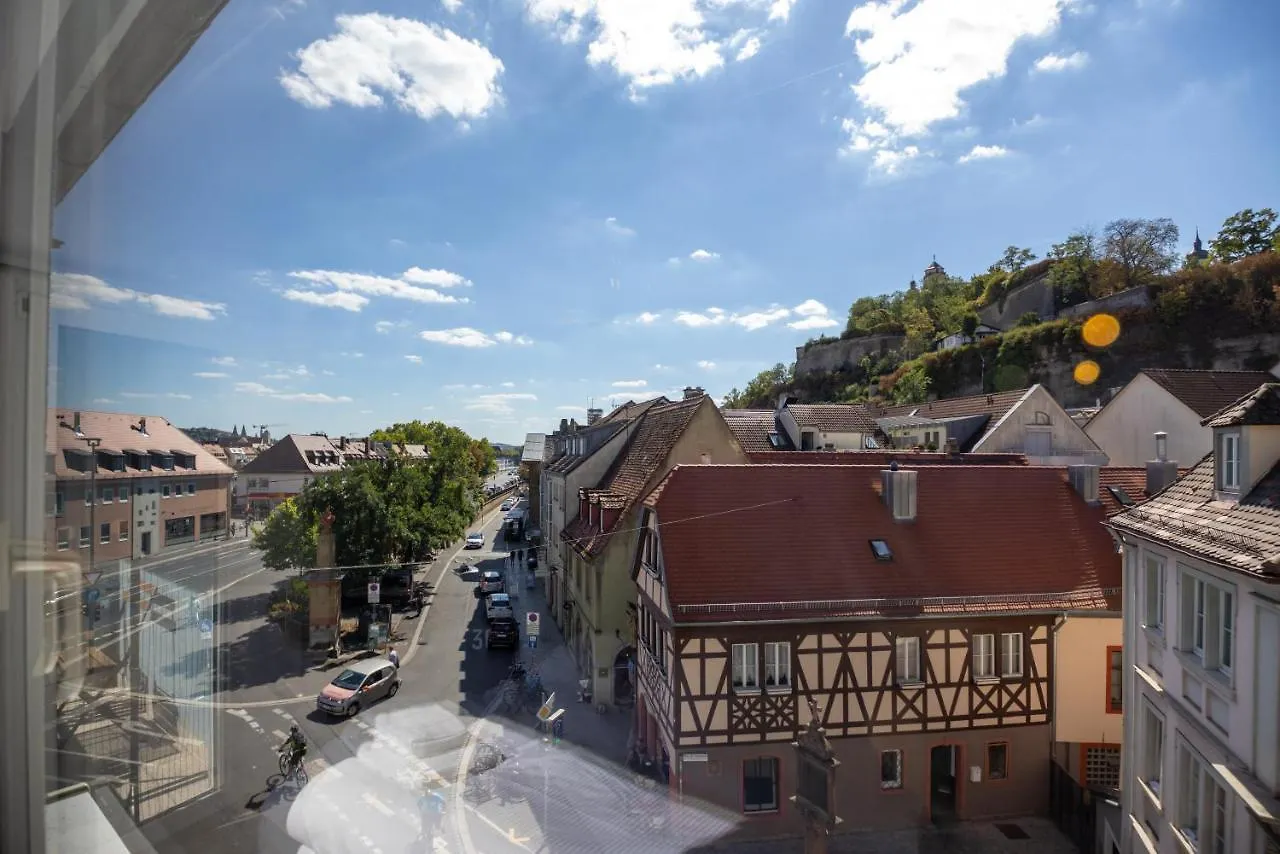 Apartment Mit Balkon Und Festungsblick Wurzburg